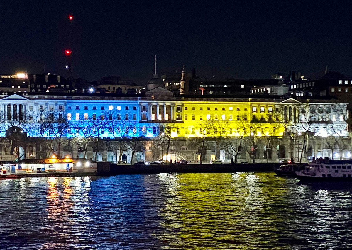chrisshipitv's tweet photo. London landmarks awash with the blue and yellow of the flag of #Ukraine tonight 
🇺🇦 @TheLondonEye 
🇺🇦 @NationalTheatre 
🇺🇦 @SomersetHouse 
🇺🇦 @OxoTowerWharf https://t.co/JHpc38C3W5