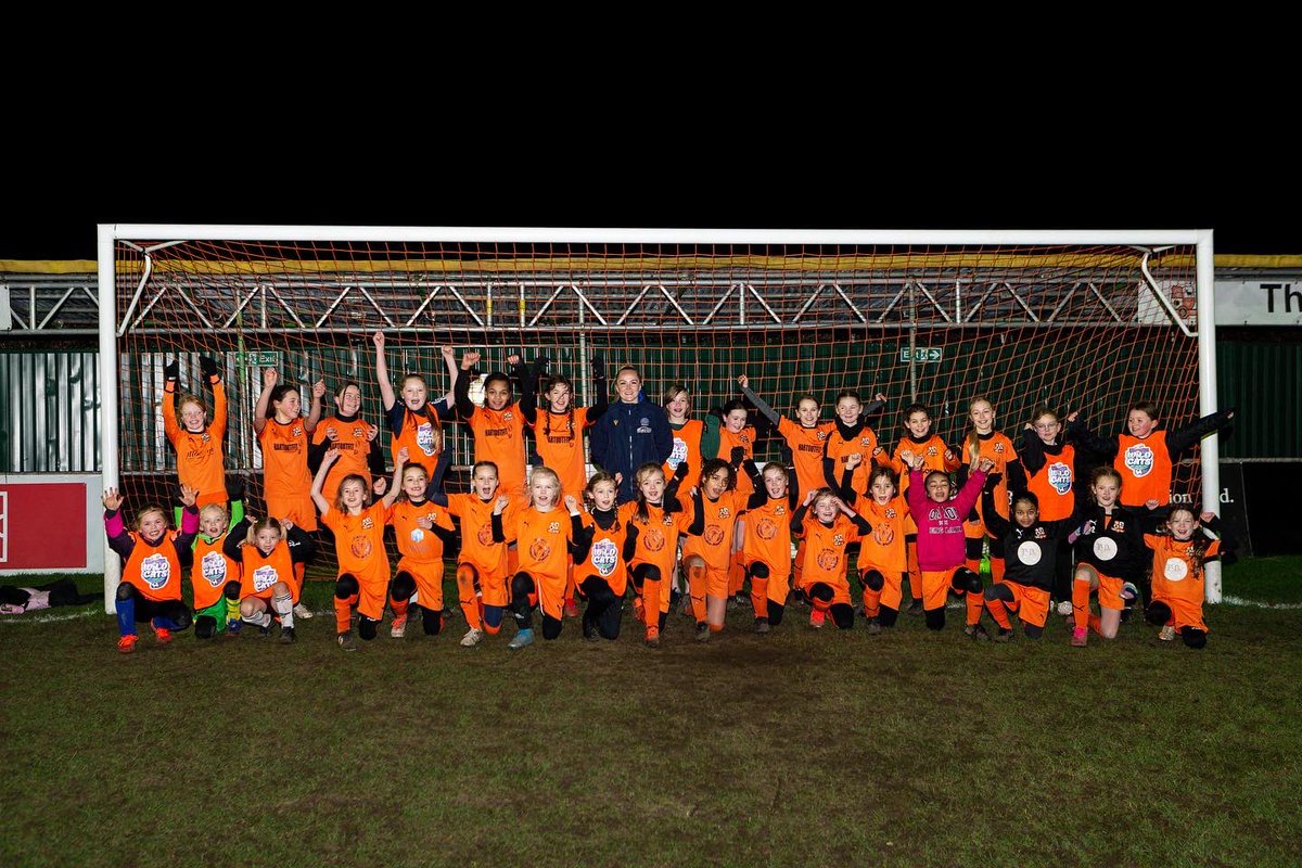 FayeBryson's tweet photo. Fun down at Hartley Wintney FC last night, amazing to see so many girls inspiring to be professional female footballers 🙌🏼💙 https://t.co/tyehFxbg0N