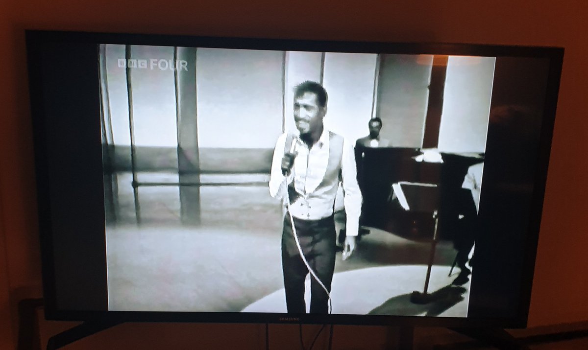 Sammy Davis Jr...what a talent and all round entertainer. Sure don't make them like they used to! Great show 👏👏👏