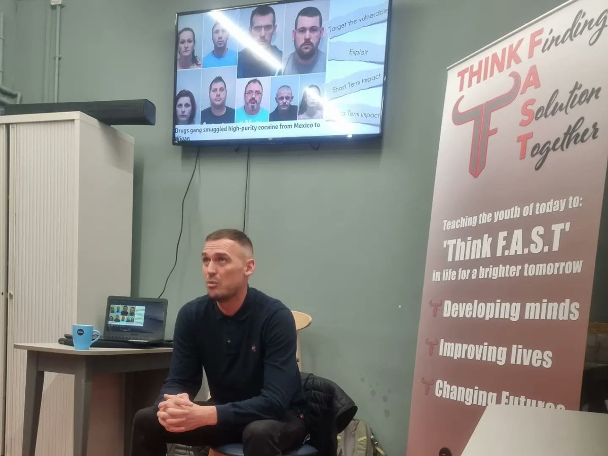 MartinMurrayBox's tweet photo. Big thanks to @damonburke09 for delivering his session on 'Impacts & Consequences' at @thinkf.a.s.t Academy today. A great story that's really relatable and all the pupils took loads from it 🙌#PreventionIsBetterThanCure #ThinkFastAcademy
#FindingASolutionTogether ❤ https://t.co/UQm4QZSYHc