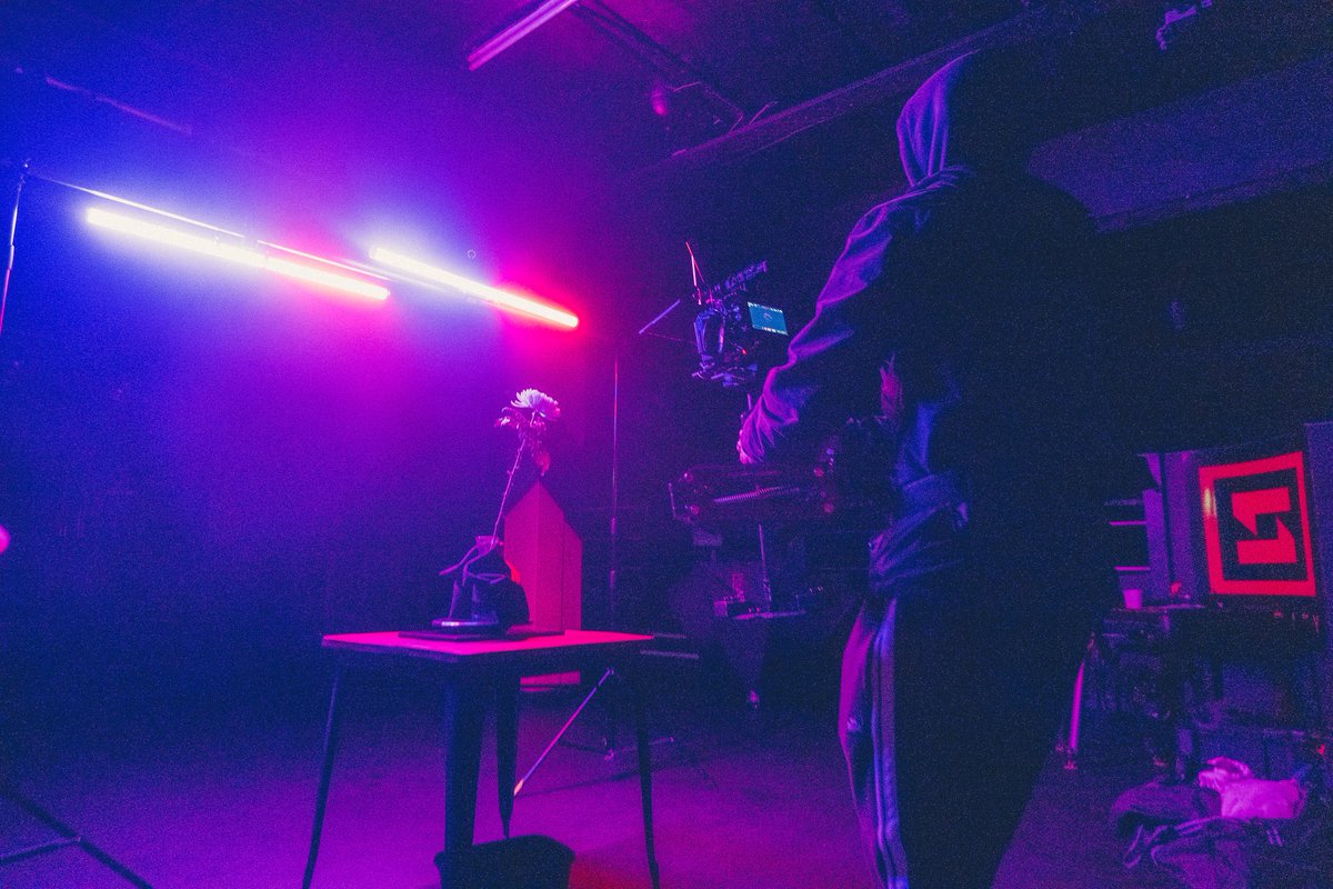 Day 1 of the shoot for Future Kult's new music video with flammable flowers, and artist Gemini Anderson

Catch the music video here: youtube.com/watch?v=gAe-re…

Photos by <a href="/IoanIngs/">Ioan Ings</a>

#indiefilm #welshfilm #musicvideo #filmmaking #knights #medieval #behindthescenes #photography