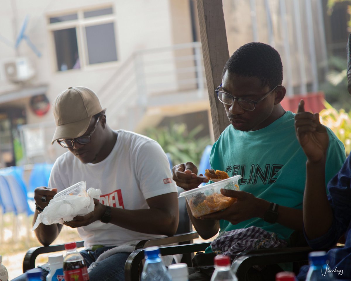 dolapolai's tweet photo. S/O to the co-founder of @Velox, can't thank him enough. He gave us food.

@FadlullahiO @_sxlaam @dolapolai @Chiefolakunle @femii_t @kkwinsome_ @RusyysuR @dolapo_oguns @TeenageMutantAC @BasitAdebola @duboye_ @Tolumhen

#roundtablewithlaiandfriends
#blockchain #nft #metaverse https://t.co/PujLcBUOTu