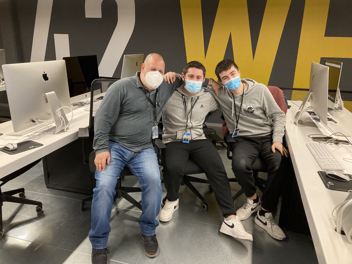 42BarcelonaFTef's tweet photo. 🔥 Día 2 del CTF "Stairway to Hell".

👨‍💻 Los equipos de #42BarcelonaFTef, @42MadridFTef y @42UrdulizFTef siguen peleándose con los retos.

Jaime, Gerard, y su padre Manuel, han formado esta pequeña piña de hackers para enfrentarse a los desafíos y romper el sistema 😎💥 https://t.co/UlP8tox7a8