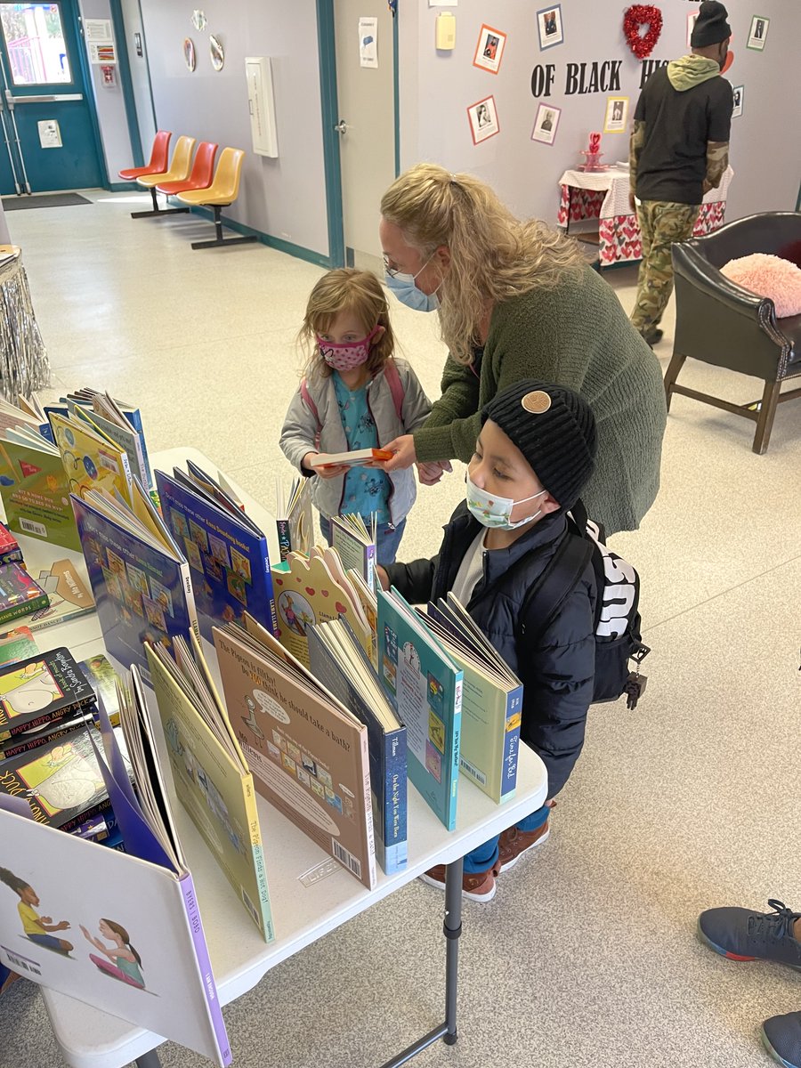Our #ESNGKids in Walton County were given some special month of love valentines. Their Early Education teachers and staff provided each child with a book thanks to the generous donations of @BNAthens . ESNG Walton County Spreading the Love for Reading! #ESNGKids #EarlyLiteracy