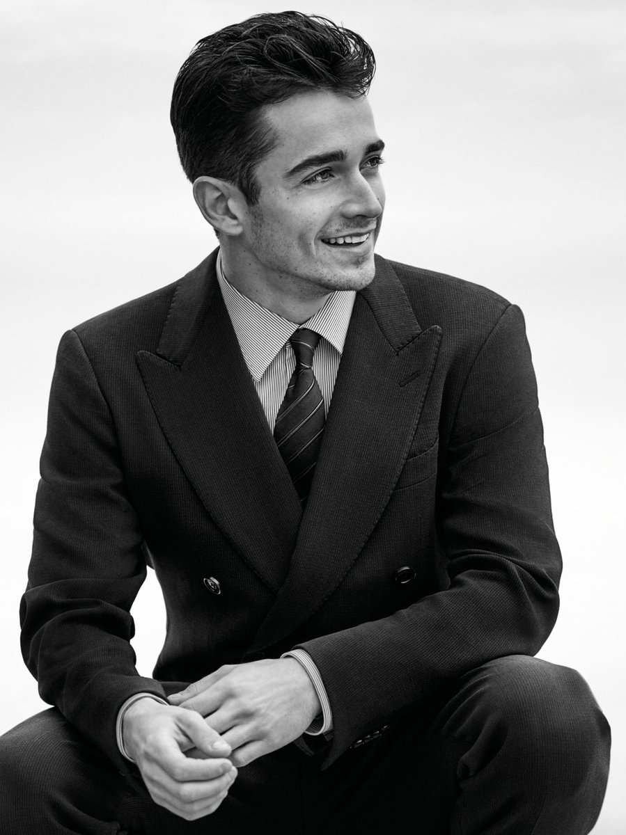 ⠀ 𓂃 📸  ، ☄︎ #BTBAY𝐏𝐎𝐒𝐓
⠀
⠀ ⠀ ⠀ ⠀ ⠀  𝙋𝙧𝙚𝙢𝙞𝙚̀𝙧𝙚 𝙣𝙞𝙜𝙝𝙩 
⠀
    ─────────────
         ⌂      ⌕      ⊞      ♡     ◌