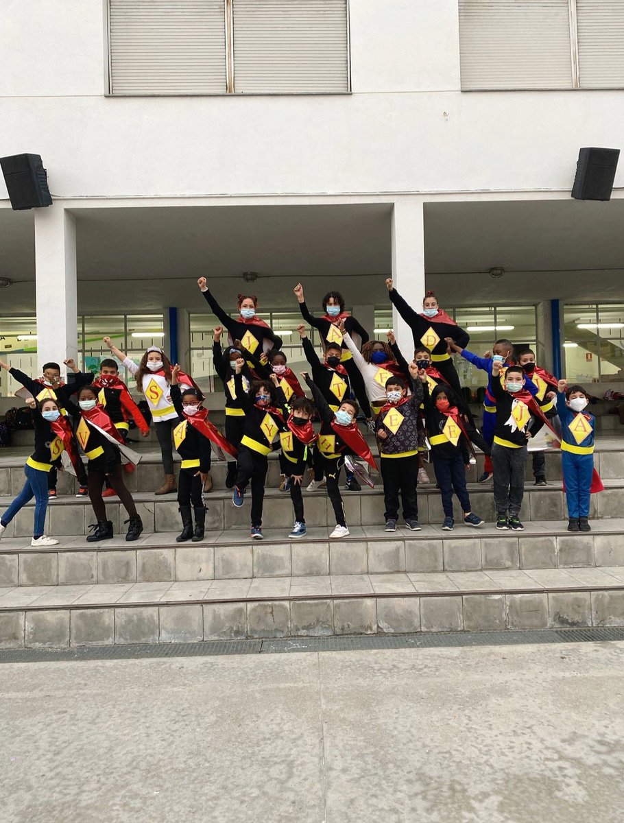 cinfants_stco's tweet photo. Ens encanta el Carnaval! Els Infants s'ho passen genial fent volar la seva imaginació i creativitat! Mireu de què ens hem disfressat el Centre Obert Anem i Tornem! 🎉🤩🥳
#Carnaval2022
#Femgrup
#santacolomadegramenet https://t.co/dNq4HNHife