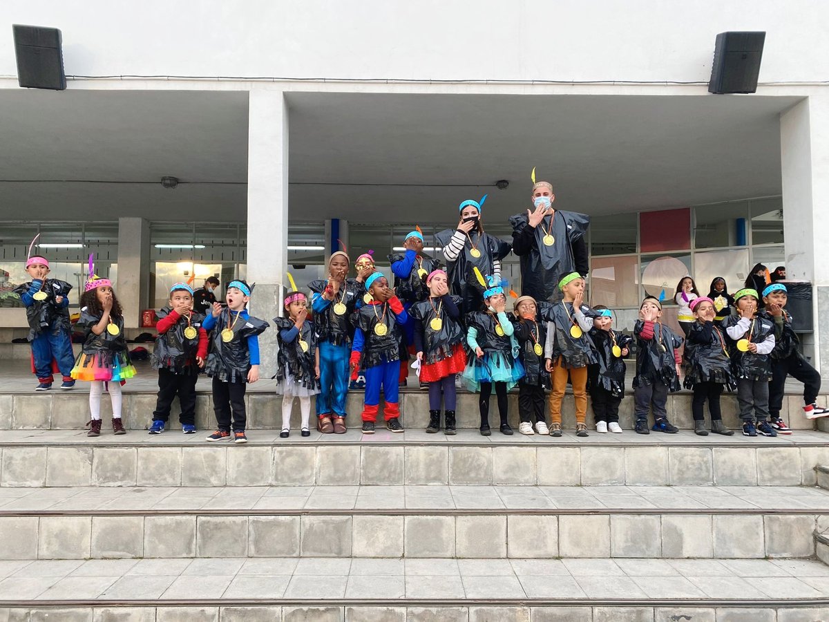 cinfants_stco's tweet photo. Ens encanta el Carnaval! Els Infants s'ho passen genial fent volar la seva imaginació i creativitat! Mireu de què ens hem disfressat el Centre Obert Anem i Tornem! 🎉🤩🥳
#Carnaval2022
#Femgrup
#santacolomadegramenet https://t.co/dNq4HNHife