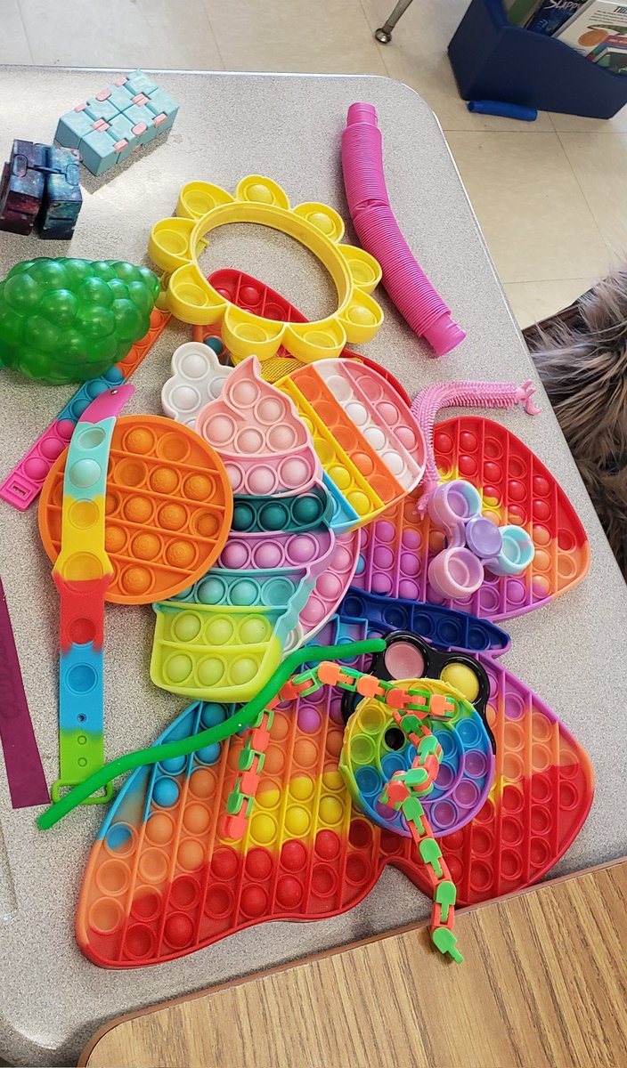 3rdGrSquad's tweet photo. Fidget Friday!!!  The students enjoyed some Fidget Friday time as their PBIS Specials PAWS class reward.  #PBIS #PBISRewards #fidgetfriday @CCPS_VA @CESGoPanthers @MTinsman_edu https://t.co/BiyQjlR3RF