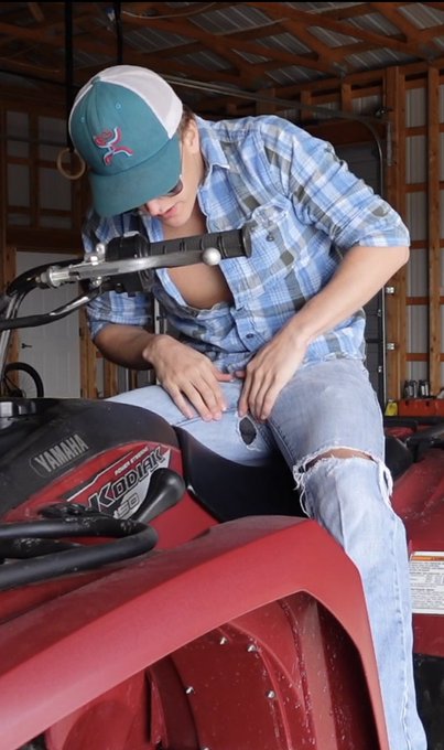 POV I catch you looking at my Crotch https://t.co/fpcqrcIjHJ