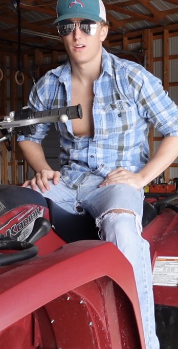 POV I catch you looking at my Crotch https://t.co/fpcqrcIjHJ