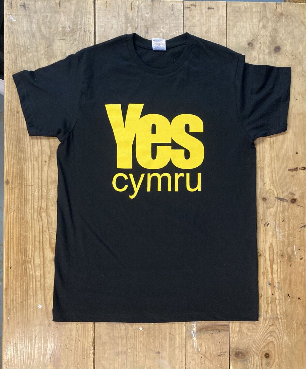 YesCymru's tweet photo. Cofiwch fod nifer cyfyngedig o ddau grys-t newydd yn y siop
Don't forget that there's a new limited edition of t-shirt designs in the shop
👇
https://t.co/uFHjlU95ws
#AnnibyniaethHour https://t.co/KWn0x8NZYK