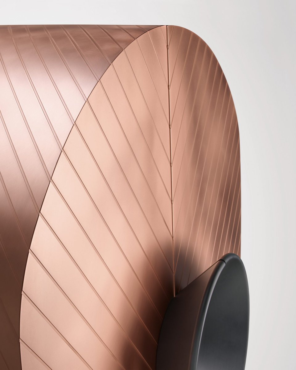 LozziSrl's tweet image. Contenitore "scenico" con abito di rame
#DeCastelli #metalli #Polifemo #ElenaSalmistraro