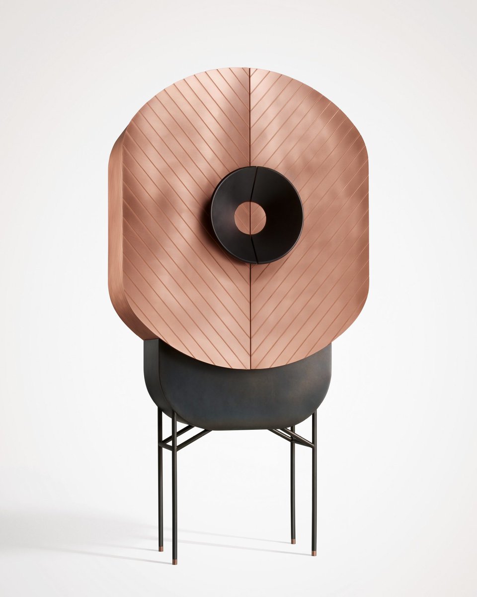 LozziSrl's tweet image. Contenitore "scenico" con abito di rame
#DeCastelli #metalli #Polifemo #ElenaSalmistraro