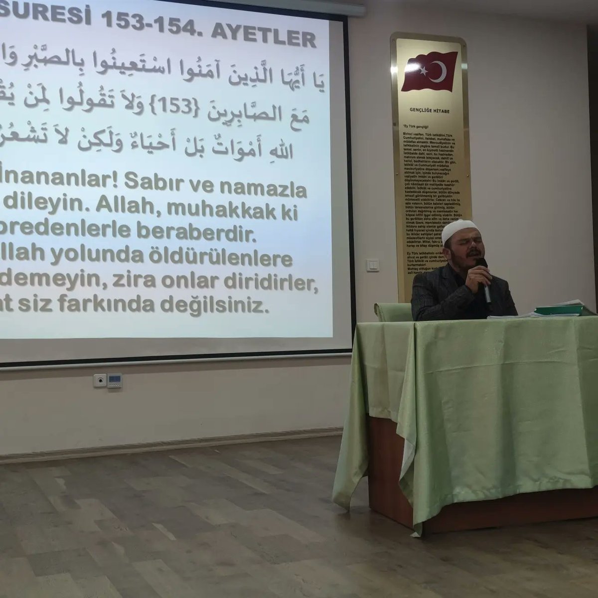 SehitNaci's tweet photo. Bu haftaki okulumuz pansiyonu Cuma akşamı misafiri ilçe müftülük vaizi Şükrü ÖZTÜRK hocamızdı. Öğrencilerimize yaklaşan Miraç Kandinden bahsetti. Hocamıza hoş sohbeti dolayısıyla teşekkür ederiz. https://t.co/ahUxtlQ3cY