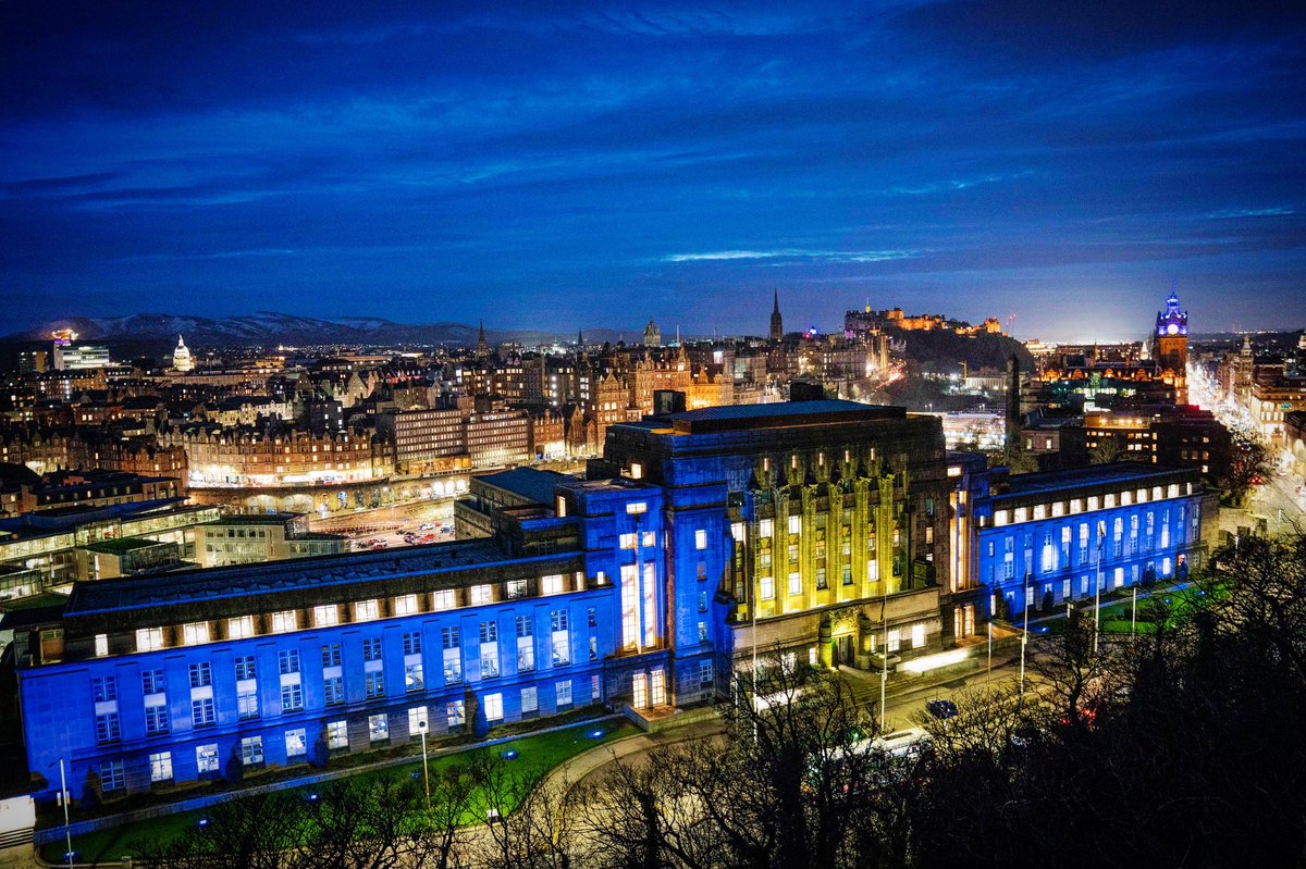 St Andrew’s House in Edinburgh illuminated in the colours of the Ukraine flag : 🇺🇦 : #StandWithUkriane