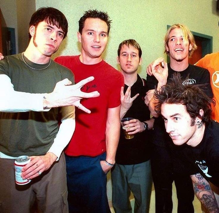 hoppuzdelonge's tweet photo. foo fighters &amp; blink-182 (1999) https://t.co/ifDT6QUOee
