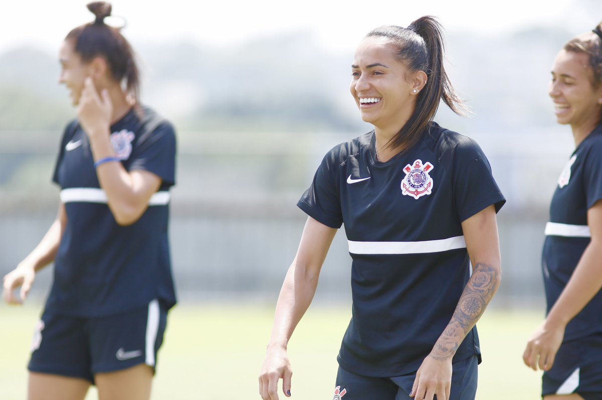 Um dia sem sorrir é um dia desperdiçado. 😀