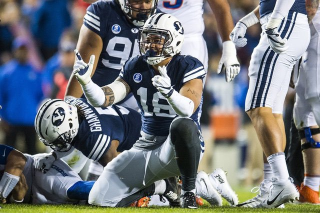 ByuPlayer's tweet image. Sione Takitaki, 2014-2018. 6'2" 250lbs LB from Fontana CA

The dynamic backer brought a relentless mean streak to the Cougs' D, recording 238 tackles and 16 sacks

In his final college game, the captain notched 19 tackles in a bowl win against WMU

#BYUFootball #ClevelandBrowns