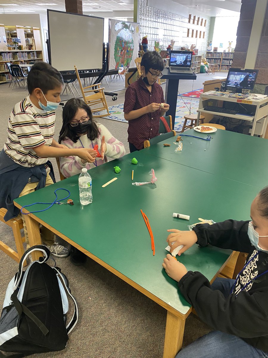EDiaz_EMMS's tweet photo. Some of our creations #BluebonnetBash #TeamSisd https://t.co/zJqWxcHgLC