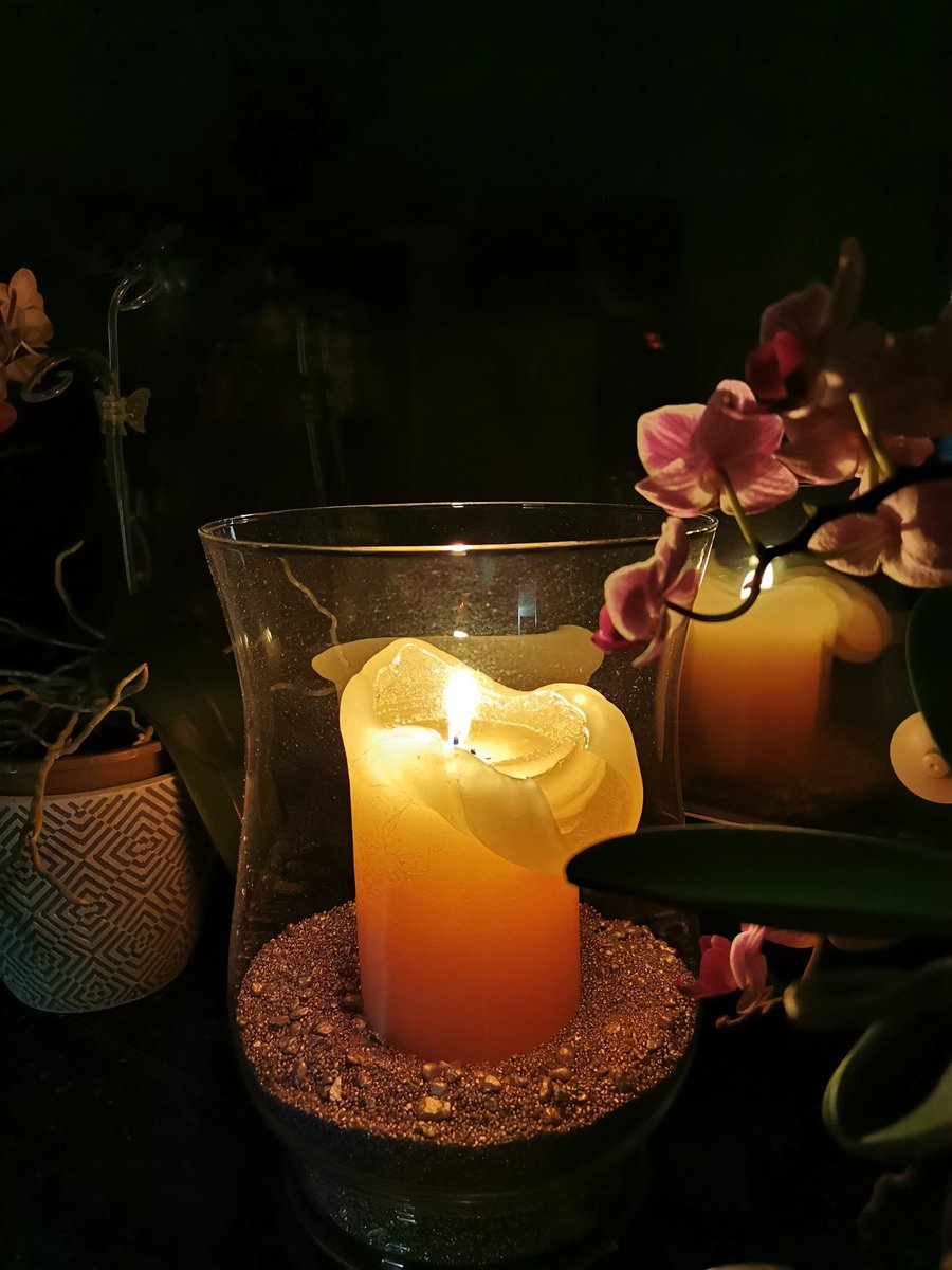 Eine Kerze für den Frieden in Europa. Stellt auch eine Kerze ins Fenster als Zeichen. Und teilt es. #Duisburg #nrw #ukraine #UkraineRussia #StayWithUkraine #UkraineWar #KerzeFürDenFrieden #CandleOfPeace #StandWithUkriane