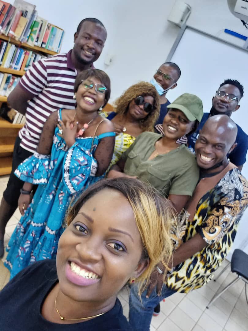 ingrid_twins's tweet photo. N’oublions pas notre rendez-vous demain dès 10h à @GoetheKamerun 
Pour notre rencontre de contributeurs #Wikipedia sur le projet #Wikikwatt

😉👩🏾‍💻Rejoins nous @WikimediaCM https://t.co/Onvg2aYTDa