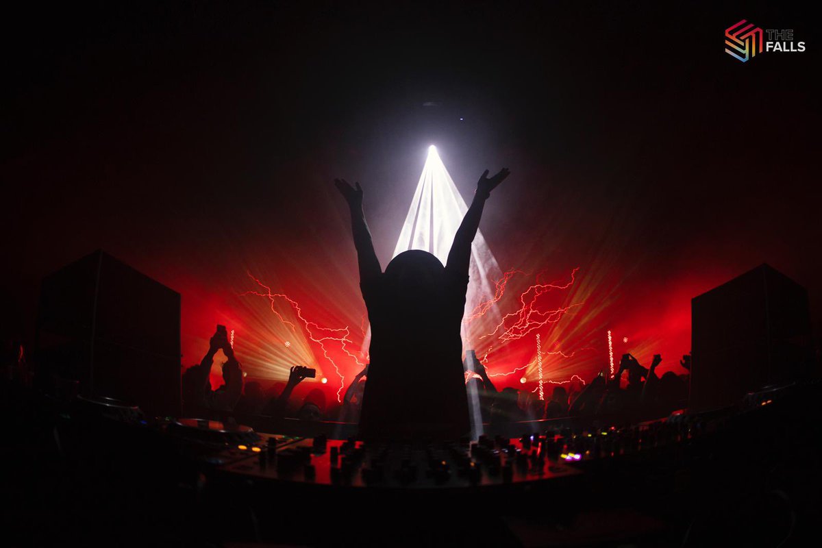 What a night it was! What a crowd 👁 Thank you all for being with us last night! With hopes that rest of the year will be filled with the same uniting spirit! 

Special thanks to

<a href="/kolschofficial/">Kölsch</a> 
<a href="/idaengberg/">Ida Engberg</a> 
@alancutt 

#thefallsevent