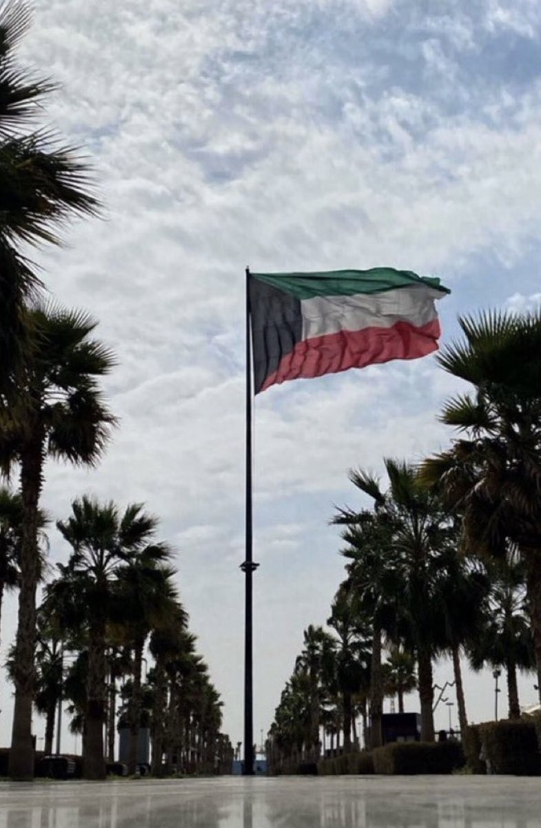 هالسنه فاقد العيد الوطني والمسيرات والفرحه بشوفه الاعلام بشوارعنا .. واكتشفت بالغربه ان الفرحه بديرتي لو بس بهاليومين يا انها تسوى الايام الي تكون فيها برا الديره ، 
دمتِ حُره ابيّه ياكويت ❤️