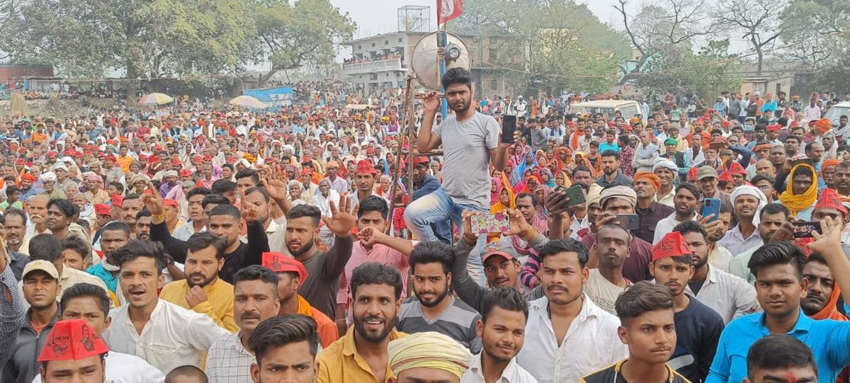 surendradwaba's tweet photo. माँ गंगा के पावन आँचल में बसे दुबे छपरा के मैदान में द्वाबा की पूज्य जनता जनार्दन की तरफ से VIP पार्टी के राष्ट्रीय अध्यक्ष मा.मुकेश साहनी जी का स्वागत और अभिनन्दन किया।। https://t.co/18yx1s510u