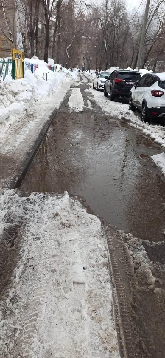 0esBI2IRqcWtcj4's tweet photo. Прошёл можно сказать месяц после снега и наши власти ноль эмоций. 
Что за беспредел. Детский сад ул Авроры 215. Дорога ужас парковочных мест ноль((((((. Как вести ребёнка в садик???????? 
@AdmSov  @E_Lapushkina   @MP_Blago63  @TatarinovDS .. 
Обратить внимание. https://t.co/42UEYRGon9