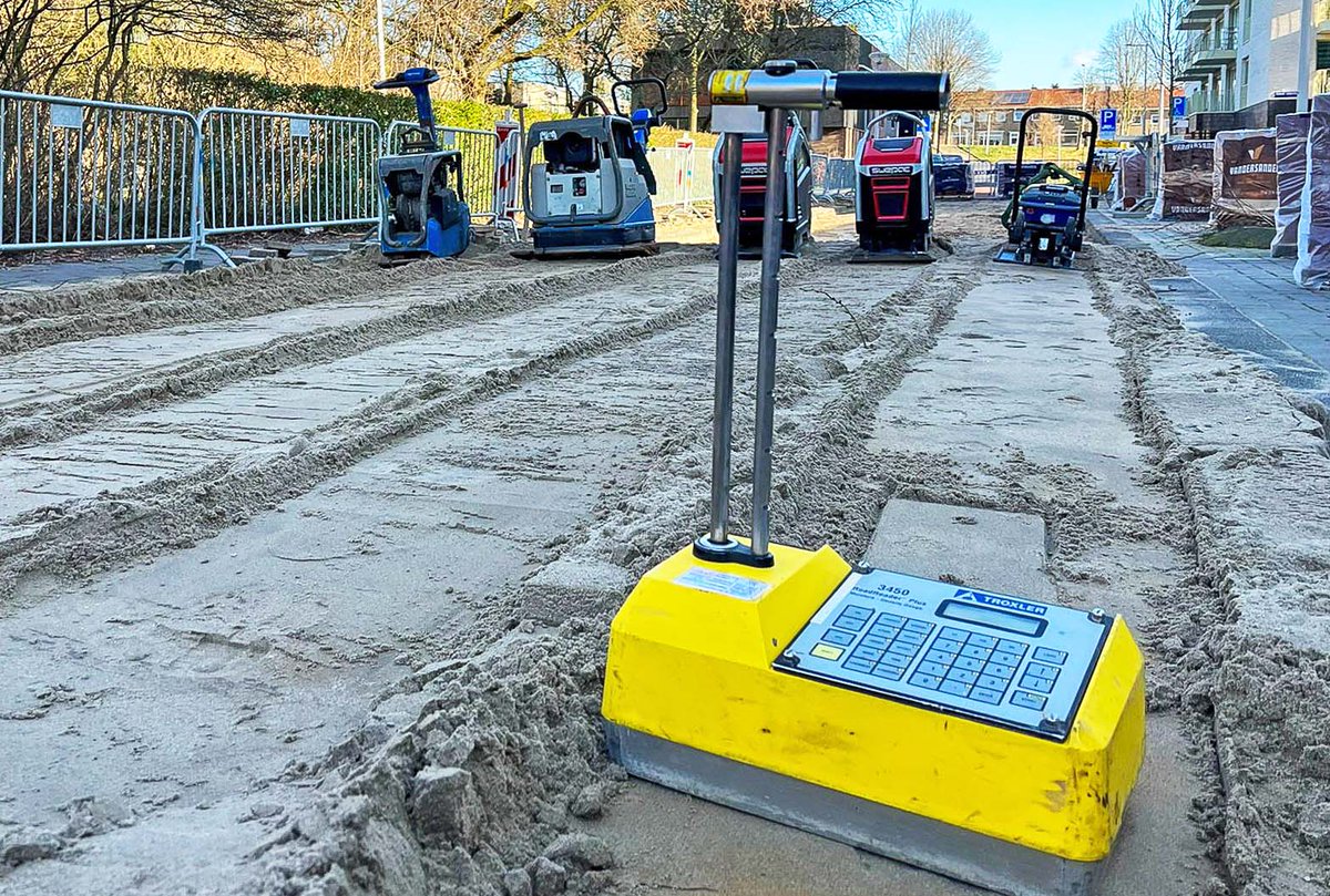 KWS testte de elektrische tweerichtings-trilplaat van Swepac en het resultaat is veelbelovend! Door de inzet van de geschakelde elektrische 3-tons trilplaat besparen we ongeveer 4,2 kg CO2 per uur. Meer resultaten lees je hier: lnkd.in/eregyuEt

#KWSmaakthet