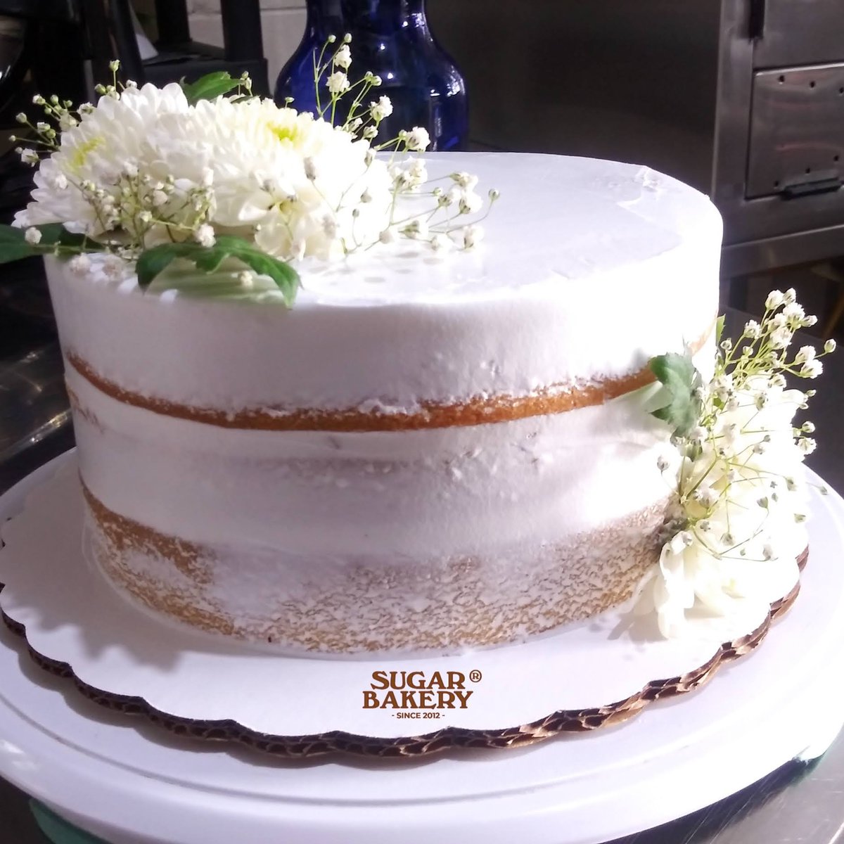_SugarBakery's tweet photo. Terminando ya nuestro #nakedcake

#sugarbakerysv #pasteles #bakery #pasteleria #pastry #baking #bakersfield https://t.co/u6jD3ZPKyW