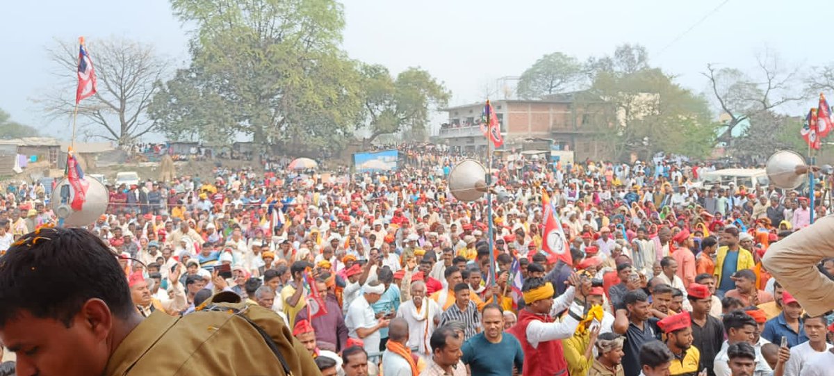 surendradwaba's tweet photo. माँ गंगा के पावन आँचल में बसे दुबे छपरा के मैदान में द्वाबा की पूज्य जनता जनार्दन की तरफ से VIP पार्टी के राष्ट्रीय अध्यक्ष मा.मुकेश साहनी जी का स्वागत और अभिनन्दन किया।। https://t.co/18yx1s510u
