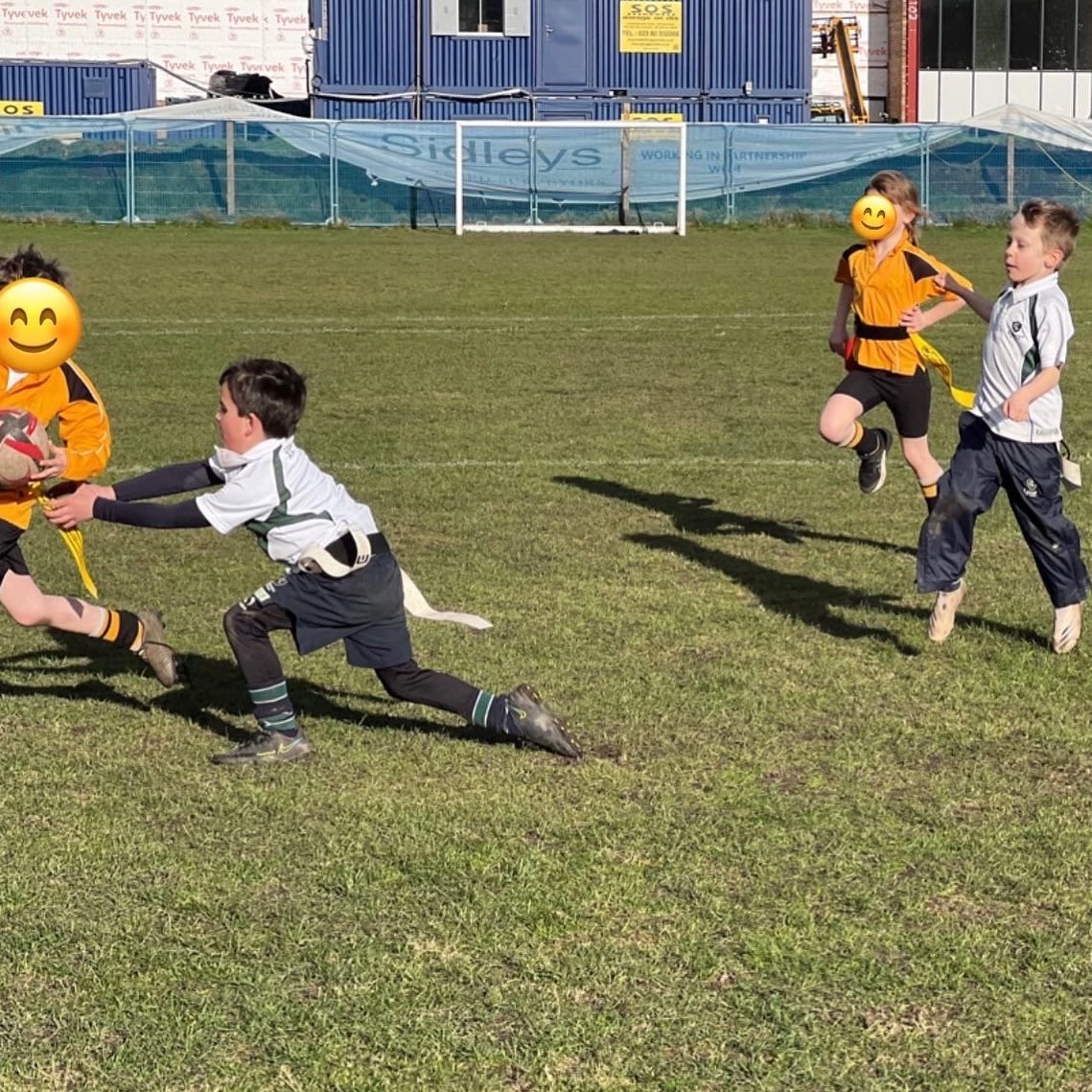 Greenfield_Sch_'s tweet photo. This afternoon we hosted a fun-filled U7s Rugby Festival - with over twelve teams, and multiple games and matches being played simultaneously ๐คฉ๐
Thank you for playing with us today @StHilarysSchool ๐ค
#GreenfieldSchoolWoking #MoreThanJustKnowledge
#MoreThanJustSport https://t.co/vy1GOjX5Ax