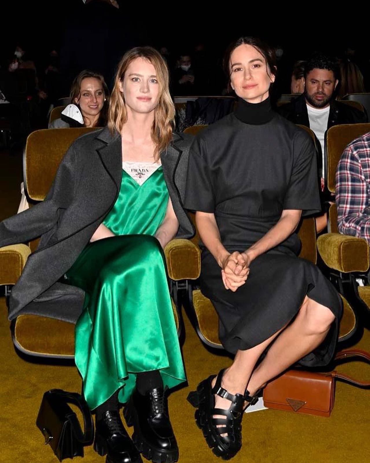 One Mackenzie Can on X: "Mackenzie Davis at Prada Fashion Show in Milan  24/02/2022 #mackenziedavis #onemackenziecan #beauty #talent #actress  @katherinewaterston #katherinewaterston #model #fashion #show #prada  #pradashoes #pradabag #milan @Prada https ...