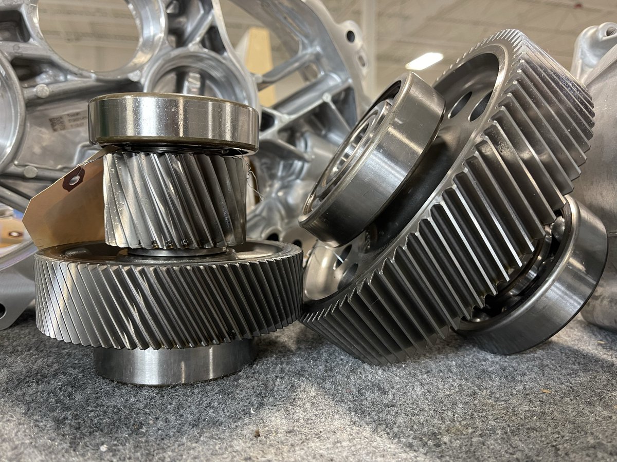 live_munro's tweet photo. It's "Motor Day" on Munro Live!! New video dropping in 10 minutes!! #tesla #plaid #motor https://t.co/3hIbKrK9aP