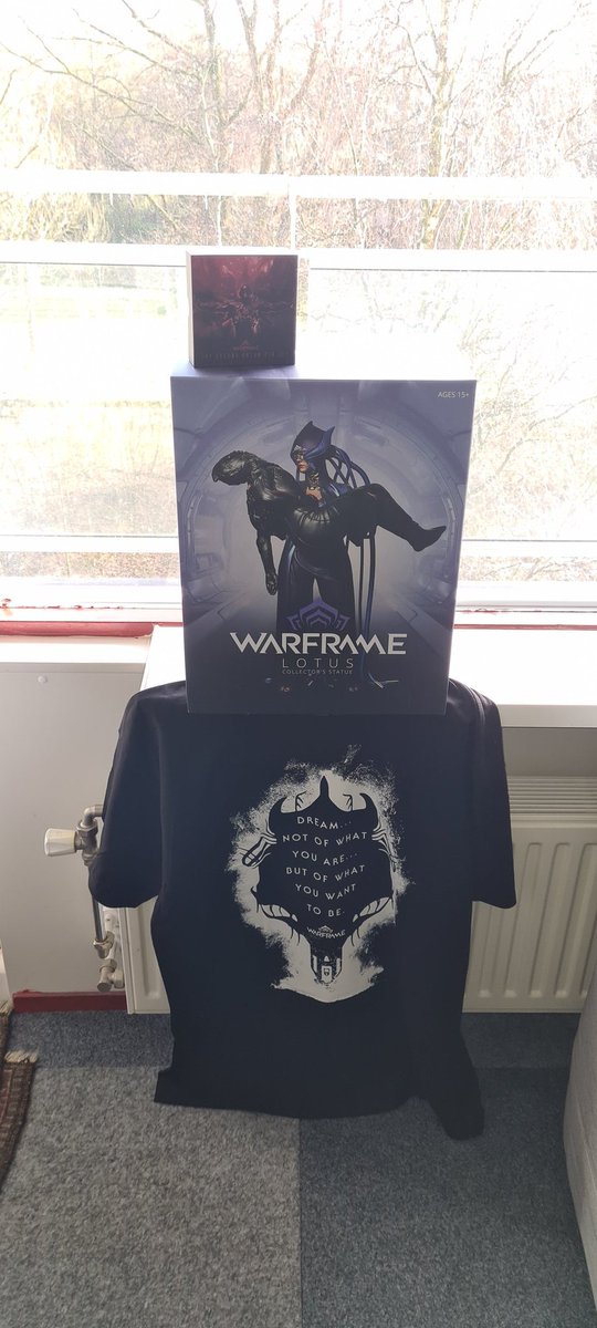 Ebondeath's tweet photo. @PlayWarframe Momma Lotus is finally home, ingame AND IRL. #seconddream
Now to wait for Ivara and Kal 😊 https://t.co/iMmlGcVgIw