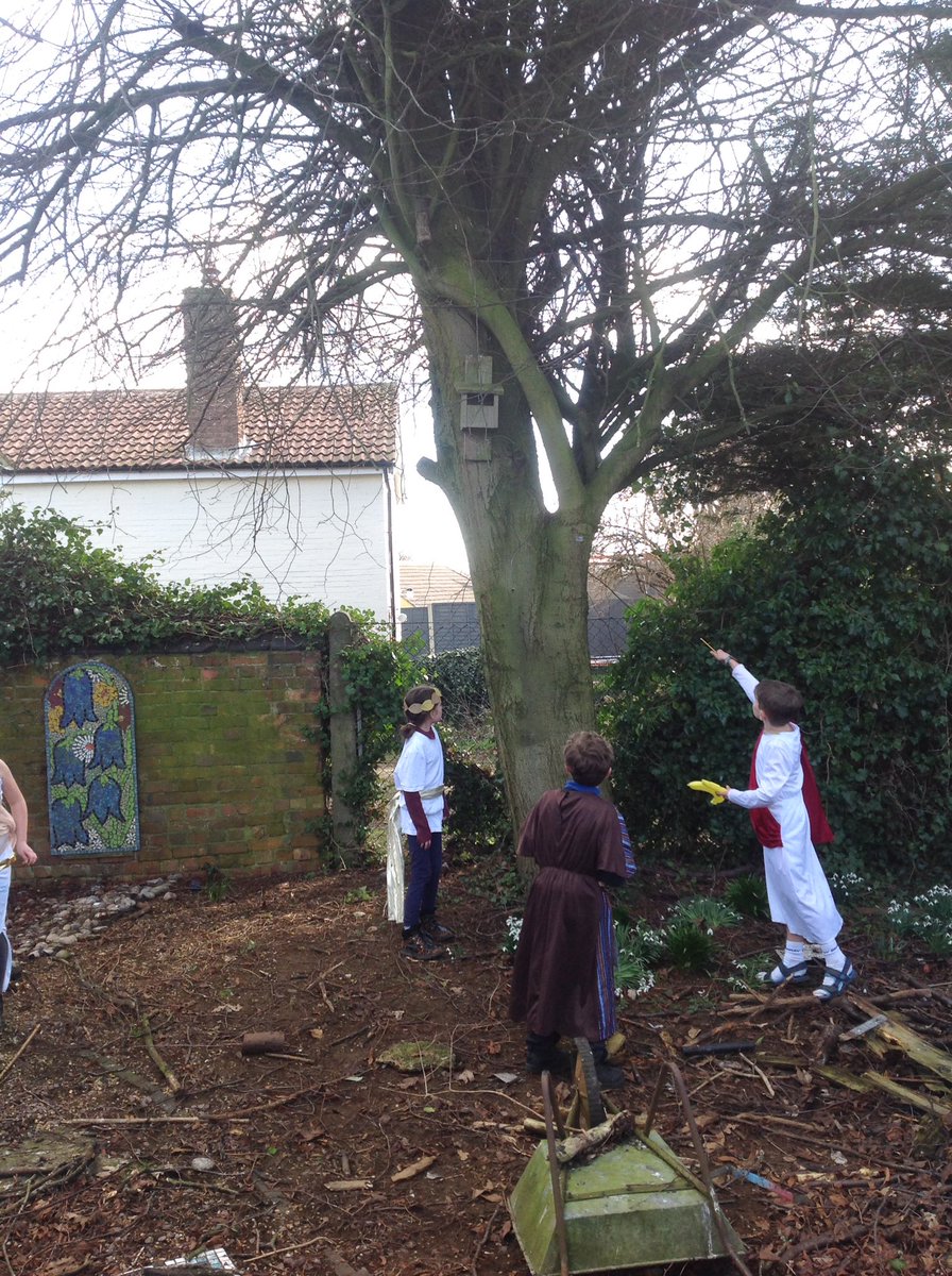 caythorpeclass4's tweet photo. The weather gods were definitely on our side today! ☀️ What a brilliant day starting off our Romans topic with a Big Bang! This afternoon, the children were exploring the grounds for hidden Roman artefacts. 🏺🔎 https://t.co/2GLAoJs4qP