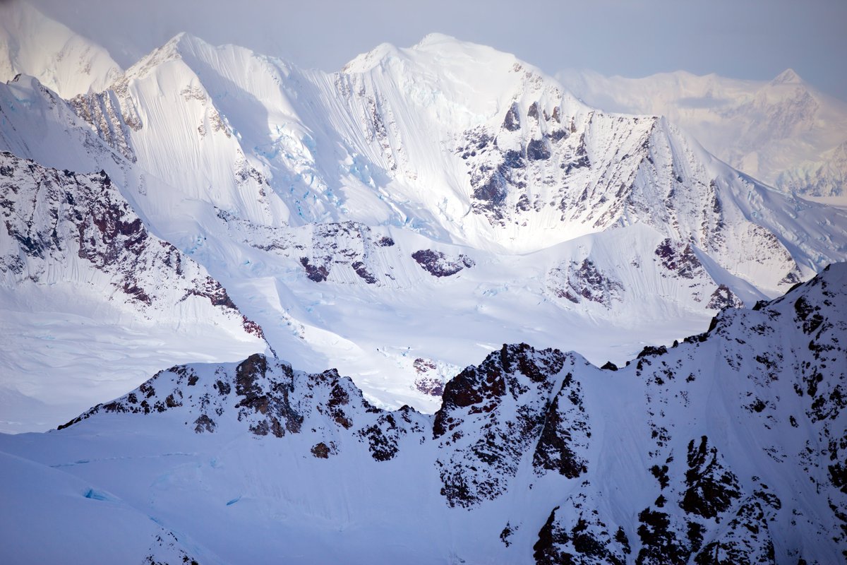 Canada's tweet photo. DYK 🇨🇦 ’s highest mountain is #MountLogan, Yukon, at 5,959m high? The mountain is boasted by the Kluane National Park as a @UNESCO World Heritage Site, and the second coldest temperature observed outside Antarctica was also recorded on this 🏔️ at a bone-chilling -77.5 °C ❄️🥶 https://t.co/2hEGh0S80W