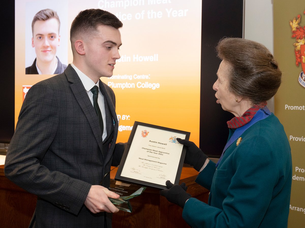 FDQ1's tweet photo. FDQ were proud to attend the Institute of Meat Prizegiving yesterday to see so many talented butchery apprentices receiving awards from HRH The Princess Royal
#butcheryawards #butcher #apprenticebutcher #InstituteofMeat https://t.co/VGZPRLUFxb