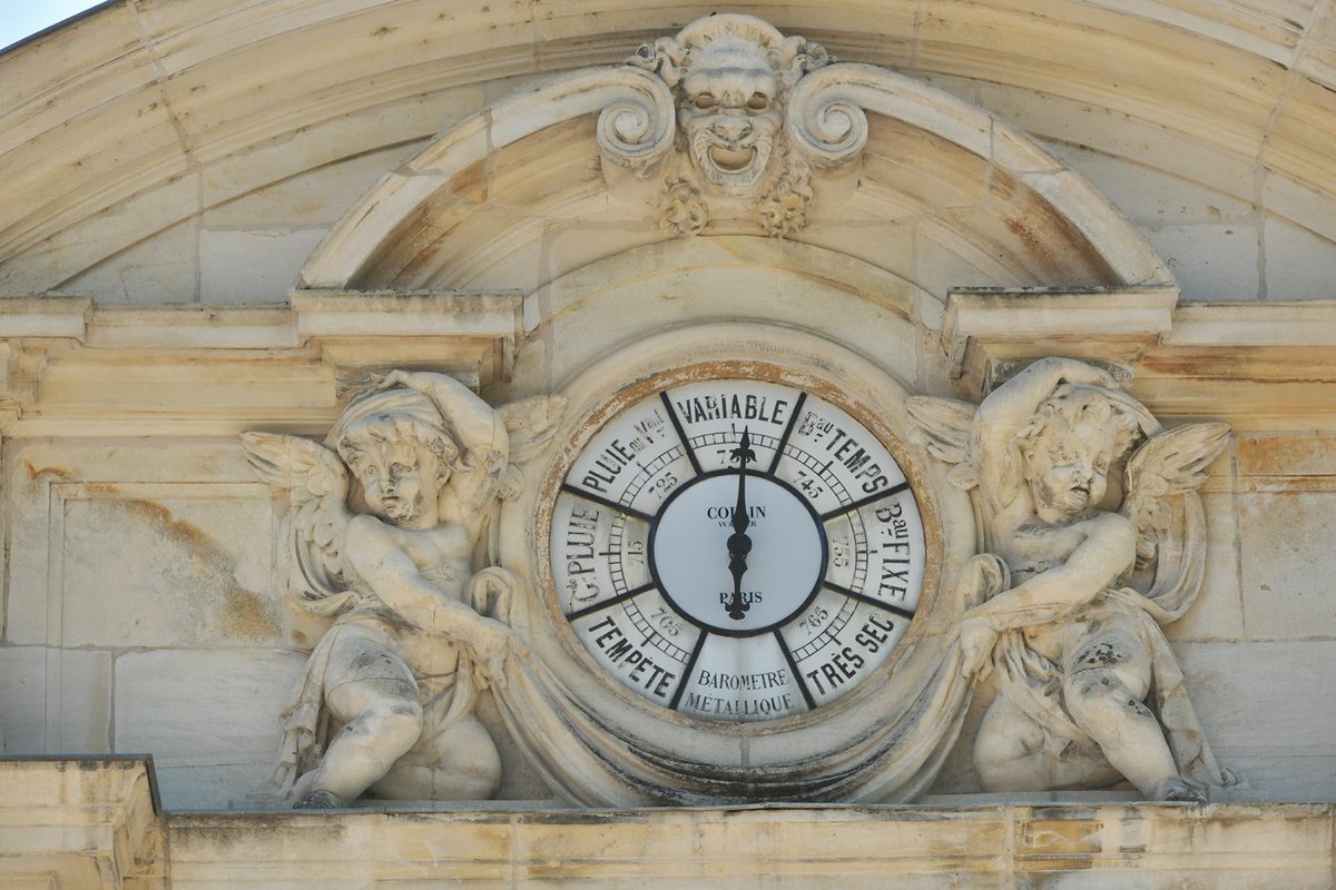 [#PatrimoineLocal] Situé en plein cœur du parc des Sources, le Casino de Vichy est un des symboles de la ville. Construit dans le style « Beaux-Arts », il est inauguré le 2 juillet 1865 puis est agrandi avec la construction de l’Opéra en 1901.
Détails sur👉bit.ly/33TL0Pk