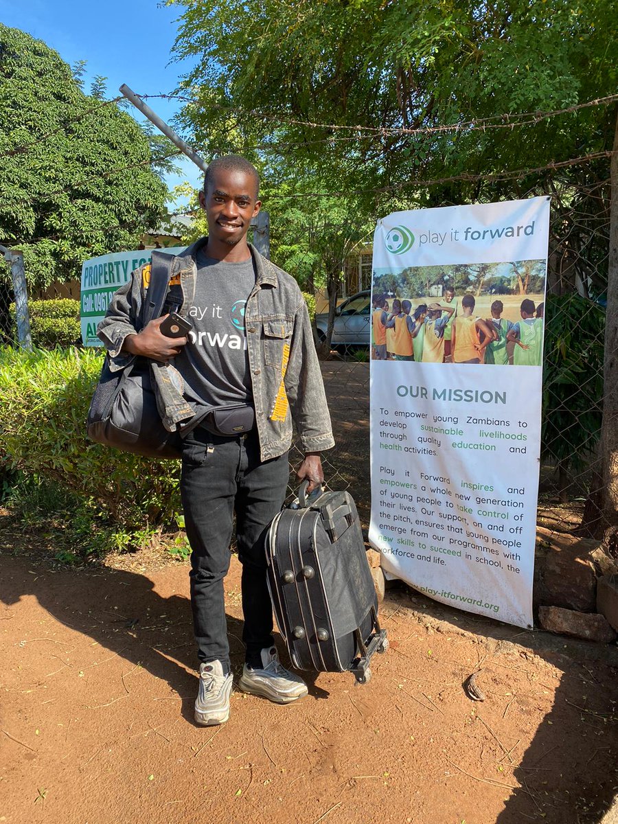 PIF_Zambia's tweet image. Join us in congratulating Play it Forward graduate, Emmanuel Mushekwa, as he leaves for university on a scholarship!👨🏿‍🎓👏🏿

See his story here ➡️ bit.ly/3hjf2yQ

The first of many!🥇
#education