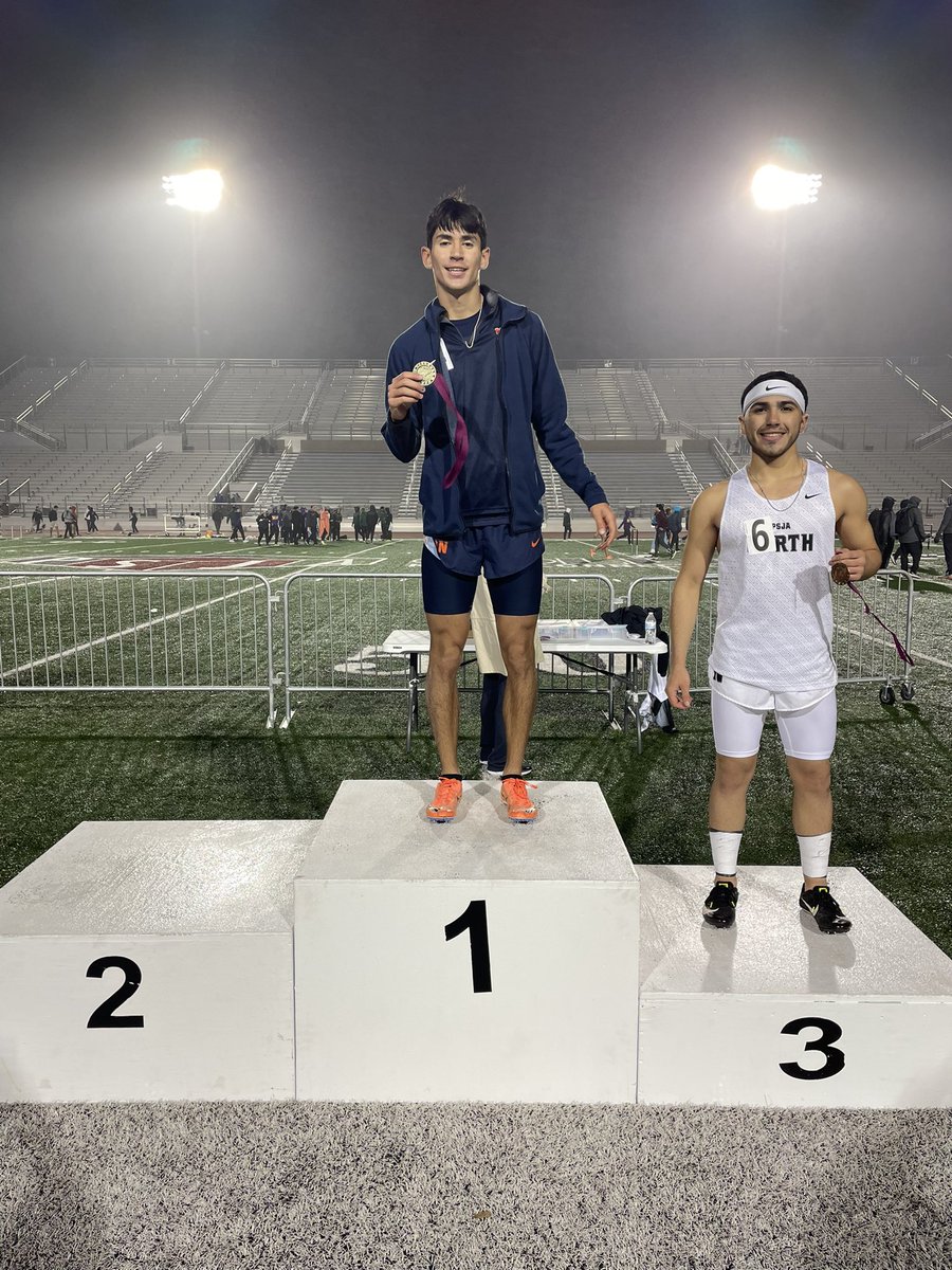 jehs_track's tweet photo. Congrats to Victor Salinas for placing 1st in the 300m hurdles and 110m hurdles last night at the Battlin’ Bears Invitational!!! #jaguarpride #hardworkpaysoff https://t.co/oRInm2l8Nt