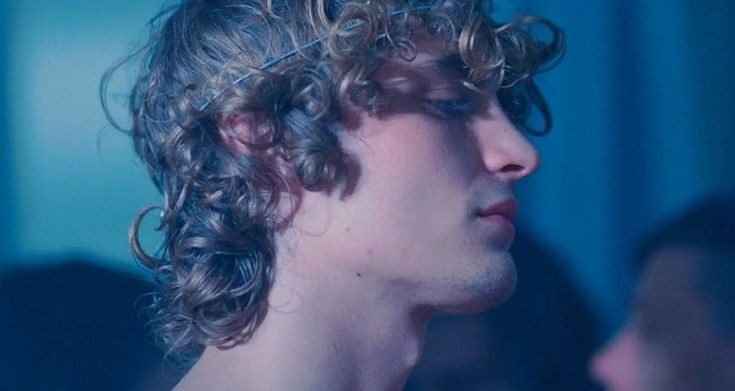 cinematogrxphy's tweet photo. les amours imaginaires (2010) dir. xavier dolan https://t.co/NTaww0QQav
