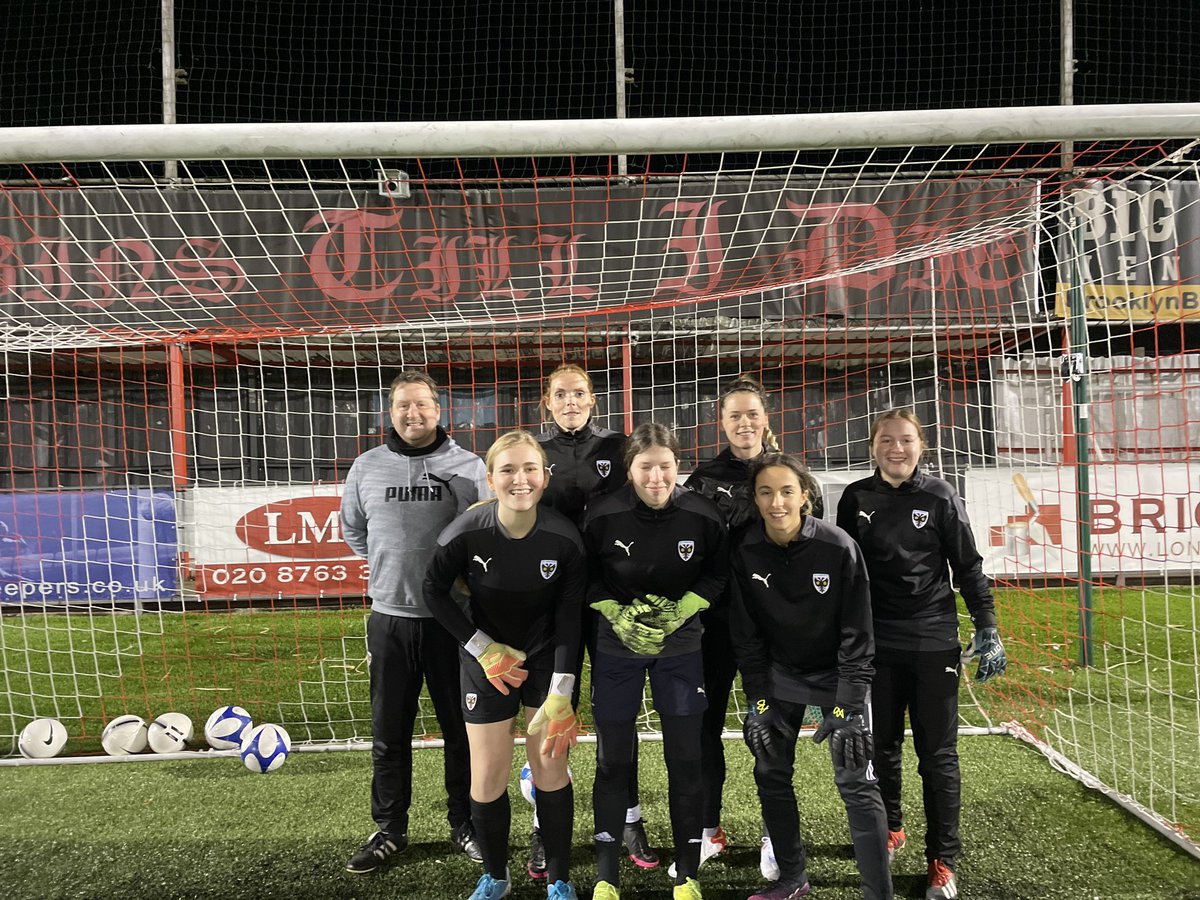 Yesterday our goalkeeping coach @JohnParkerAFC invited some our young goalkeepers to train with the first team keepers 

#AFCW #AFCWimbledon