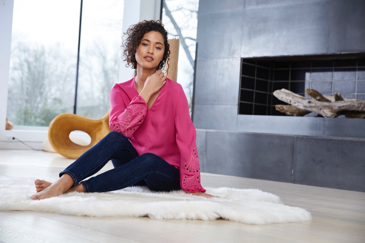 ElieTahari's tweet photo. Our Favorite Flower of the season… Dahlia! 🌸
What’s yours?
Our romantic embroidered long sleeve shirt in Dahlia Pink is a must have this spring!
🌸https://t.co/Ad6n9lihfW🌸
#springintoluxury #elietahari #fashion #FridayFeeling #ootdStyle #Fridaymotivations https://t.co/ORzgjtQhlk