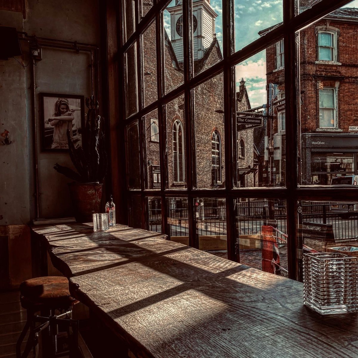 ThePantiles's tweet photo. Looking for somewhere to relax, unwind and ‘people watch’ this weekend? Head to  @FramptonsTW for drinks, fantastic food and their stylish interior. 💗 

#Framptons #ThePantiles #TunbridgeWells #Kent #FridayFeeling @rtwtogether @TWellsTourism @VisitKent https://t.co/ClYtG43z8A