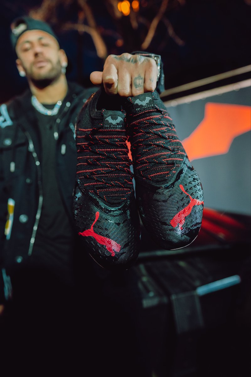 ActuFoot_'s tweet photo. Neymar x Puma x Batman 🦇 https://t.co/0zK2vsIhjj