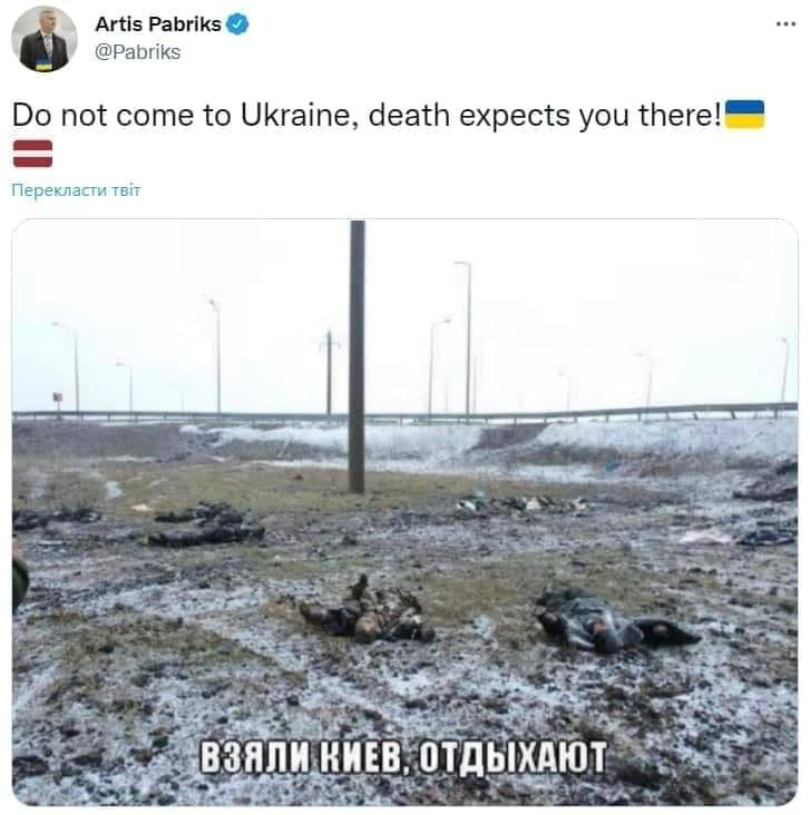 VladZinen's tweet photo. Фейк: Министр обороны Латвии Артис Пабрикс поделился (https://t.co/r4Q2t4NFAt) фотографиями российского десанта, погибшего под Гостомелем.

  https://t.co/ICDopVm9BA https://t.co/4hTnuq5okA