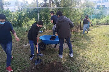 MrMacxonCSA's tweet photo. Huerto y jardín de la salud, iniciamos de nuevo nuestro proyecto, con la finalidad de crear conciencia en los estudiantes, en el cuidado del ambiente, a través desarrollo sostenible y sustentable
@AppleEDU @ColegioSnAngel_  #ADSinProcess #ColegioSnAngel #CSAPozaRica #Knotion https://t.co/tkjJs9PqAd