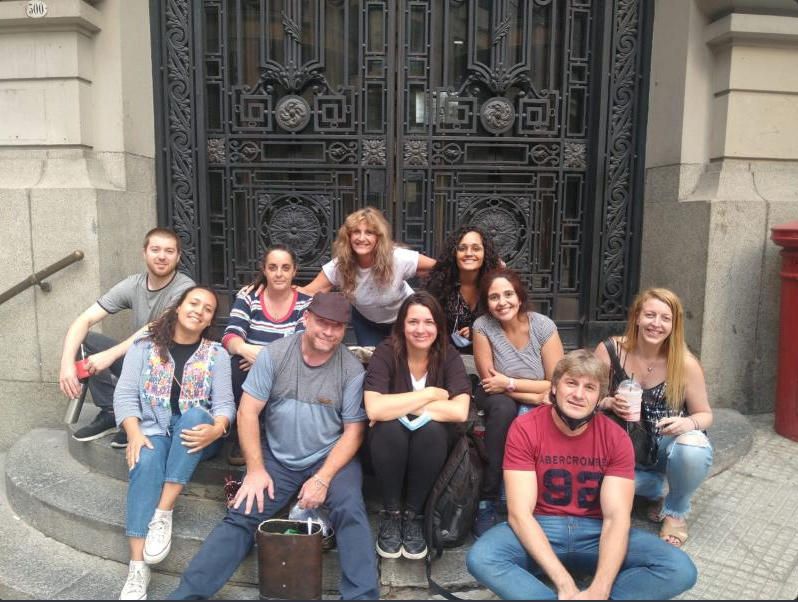 piscitelli's tweet photo. La maravilla de la presencialidad masiva y una programación que balancea dieta cognitiva con gastronómica es volver a las pantagruélicas sesiones de... nos comemos/hablamos todo. Que felicidad @mteuba @julitoalonso @marianamaggio @carinalion @ornisordelli @lila_pinto @mirilatorre https://t.co/JpPEleA2k6